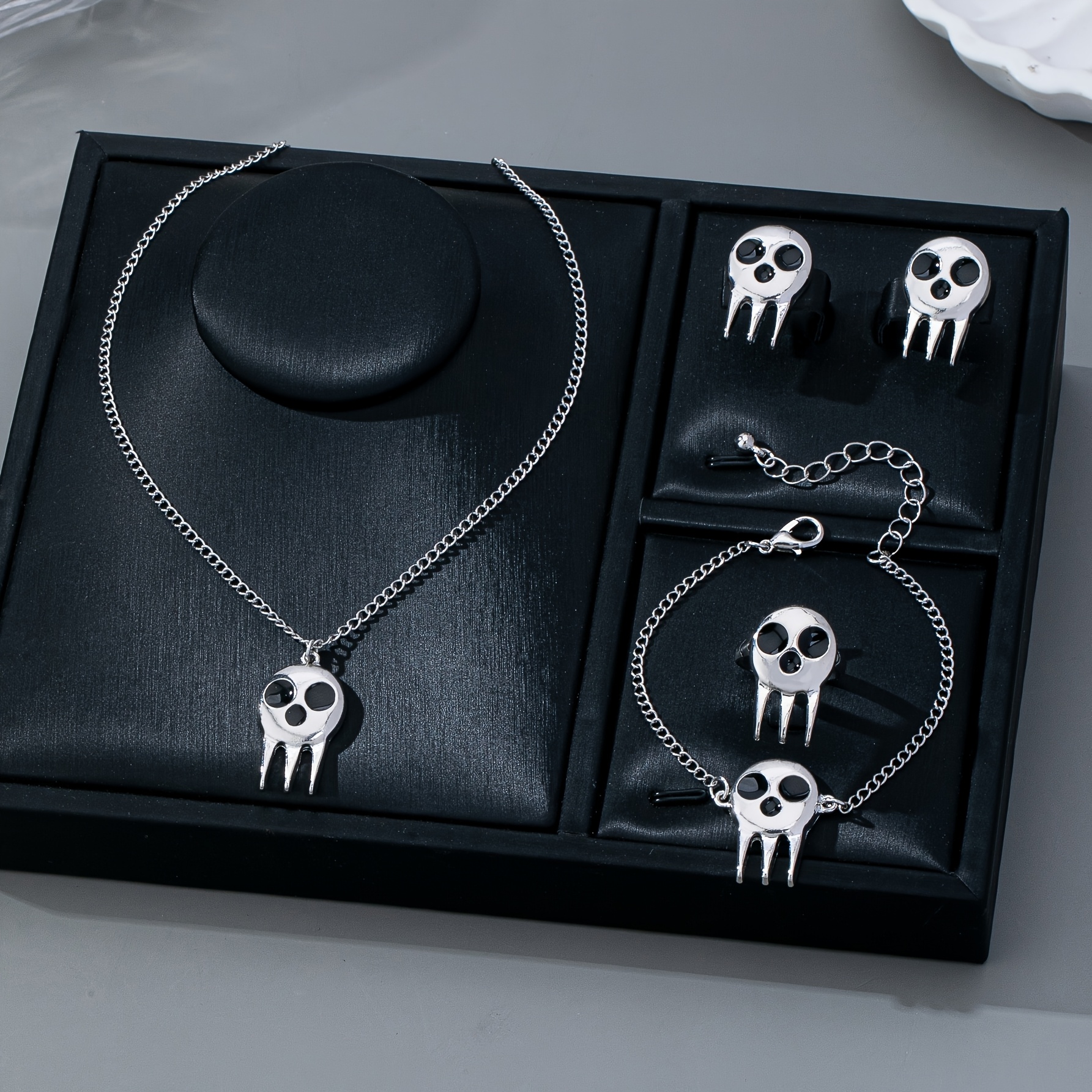 4pcs Quirky Skull Pendant Set, Fun Gift for Women